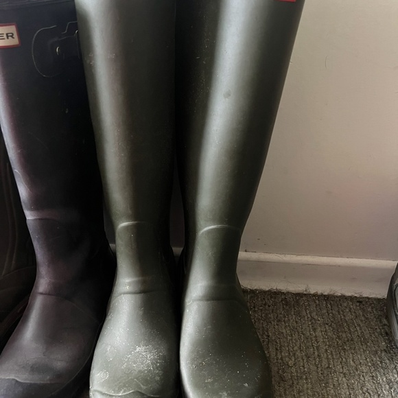 Size 9 dark green HUNTER boots - Picture 2 of 3